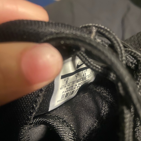 Black Nike Roshe Run - Picture 6 of 8